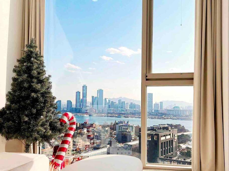 Apartment High Floor Hangang View #openingpromotion #turntable #tv #hotelbedding Duplex *