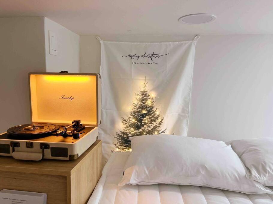 High Floor Hangang View #openingpromotion #turntable #tv #hotelbedding Duplex Apartment *