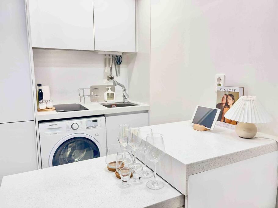Apartment High Floor Hangang View #openingpromotion #turntable #tv #hotelbedding Duplex Seoul