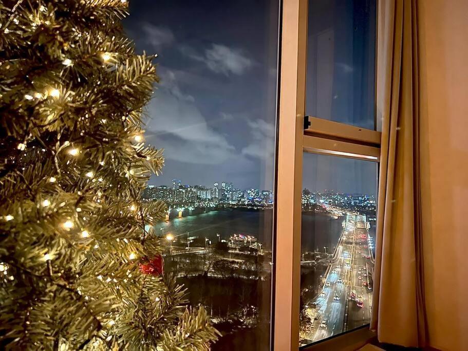 High Floor Hangang View #openingpromotion #turntable #tv #hotelbedding Duplex Apartment Seoul
