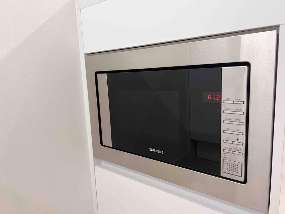 High Floor Hangang View #openingpromotion #turntable #tv #hotelbedding Duplex Apartment