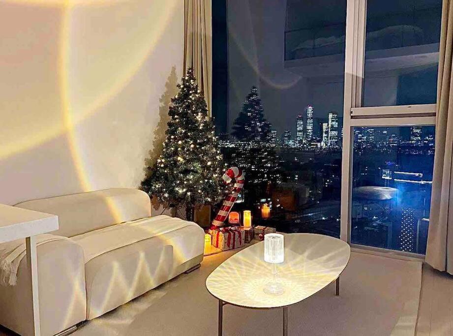 High Floor Hangang View #openingpromotion #turntable #tv #hotelbedding Duplex